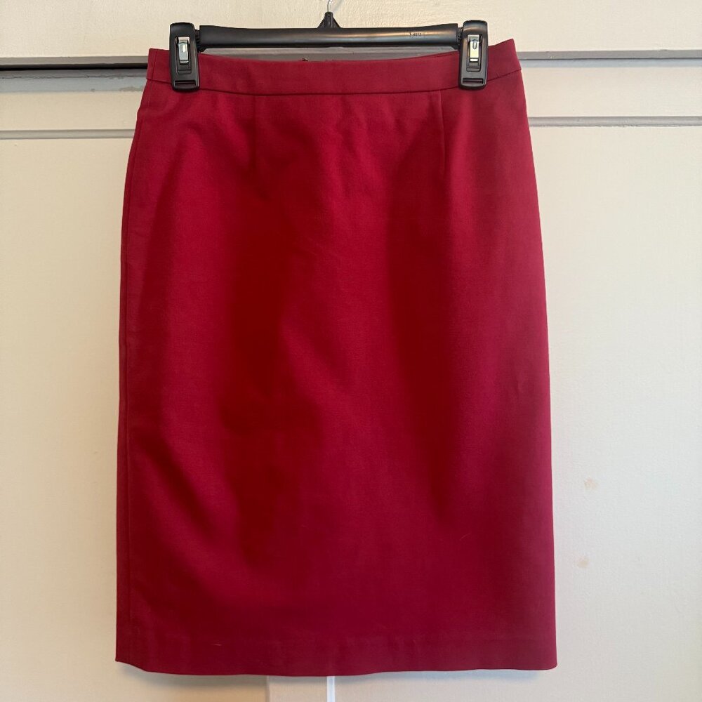 Classic Red Pencil Skirt – Tailored Fit – Sleek & Professional – Size Small